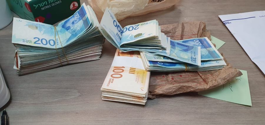 ضبط أسلحة كارلو وحوالي 70 ألف شيكل في باقة الغربية